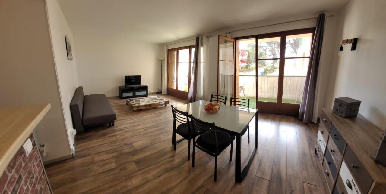카시스 Au Calme, 200M Du Centre T2 Avec Balcon Et Parking 아파트 외부 사진