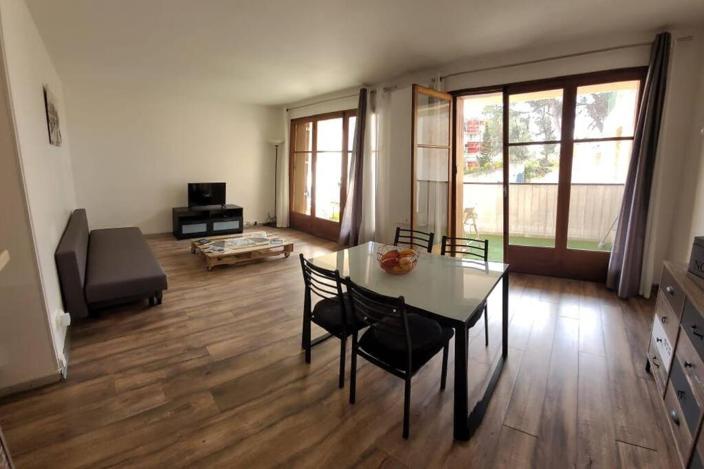 카시스 Au Calme, 200M Du Centre T2 Avec Balcon Et Parking 아파트 외부 사진