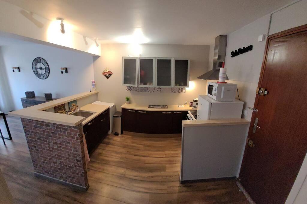 카시스 Au Calme, 200M Du Centre T2 Avec Balcon Et Parking 아파트 외부 사진